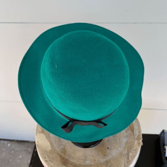 Vintage 1950s Geo. W. Bollman Green Wool Felt Doeskin Cloche Hat Black Bow Detai - Picture 5 of 8